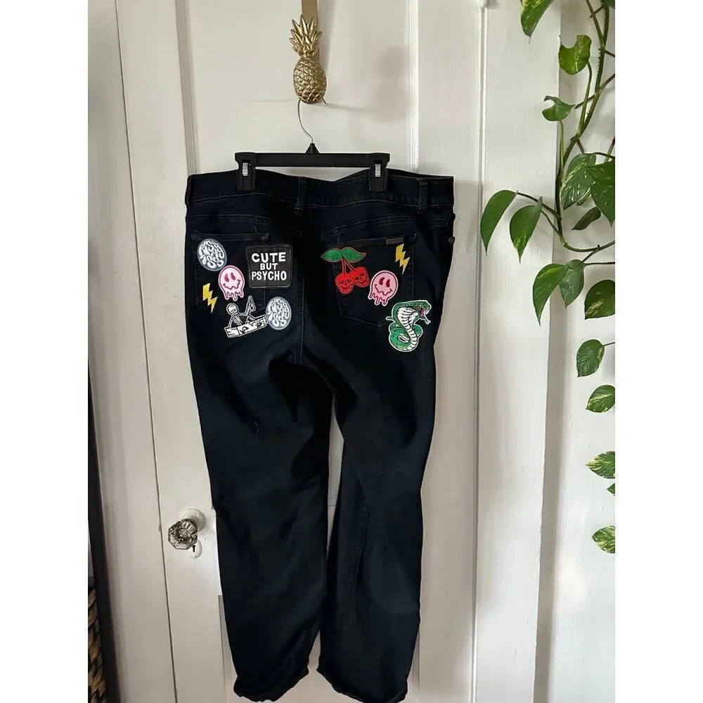 Chicos so Slimming Women’s size 2.5 regular black jeans with patches